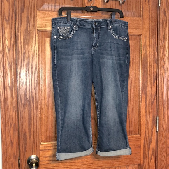 NEW LISTING! Earl Capri Jeans - Picture 1 of 9